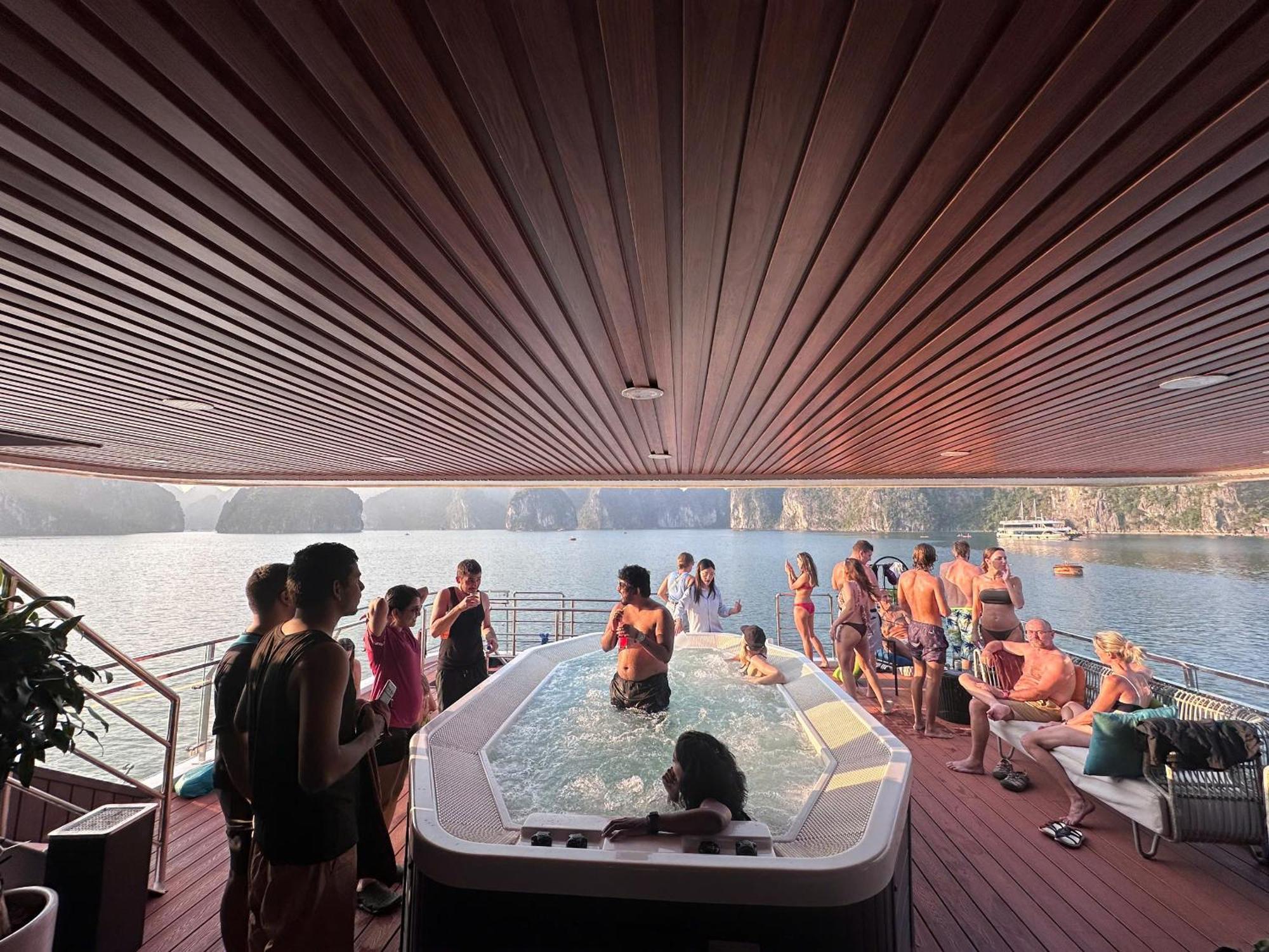Green Mountain Cat Ba Hotel Dong Khe Sau ภายนอก รูปภาพ